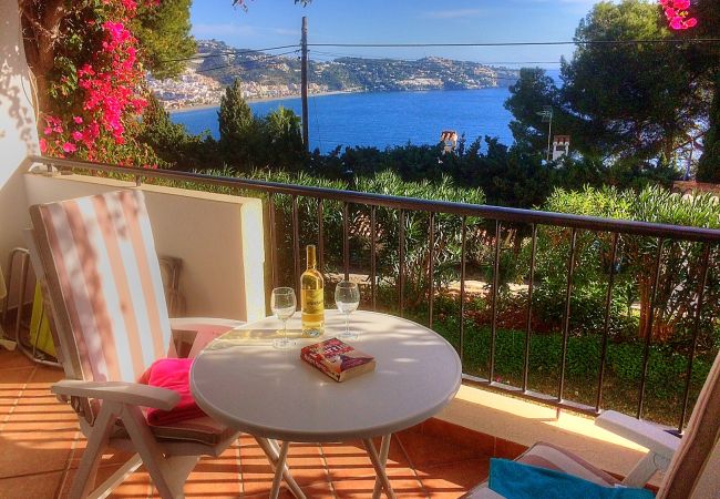  in La Herradura - 2 bed apartment with beautiful views and communal pool