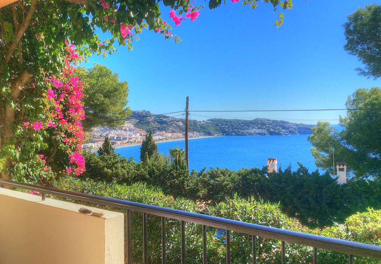 Apartment in La Herradura - 2 bed apartment with beautiful views and communal pool