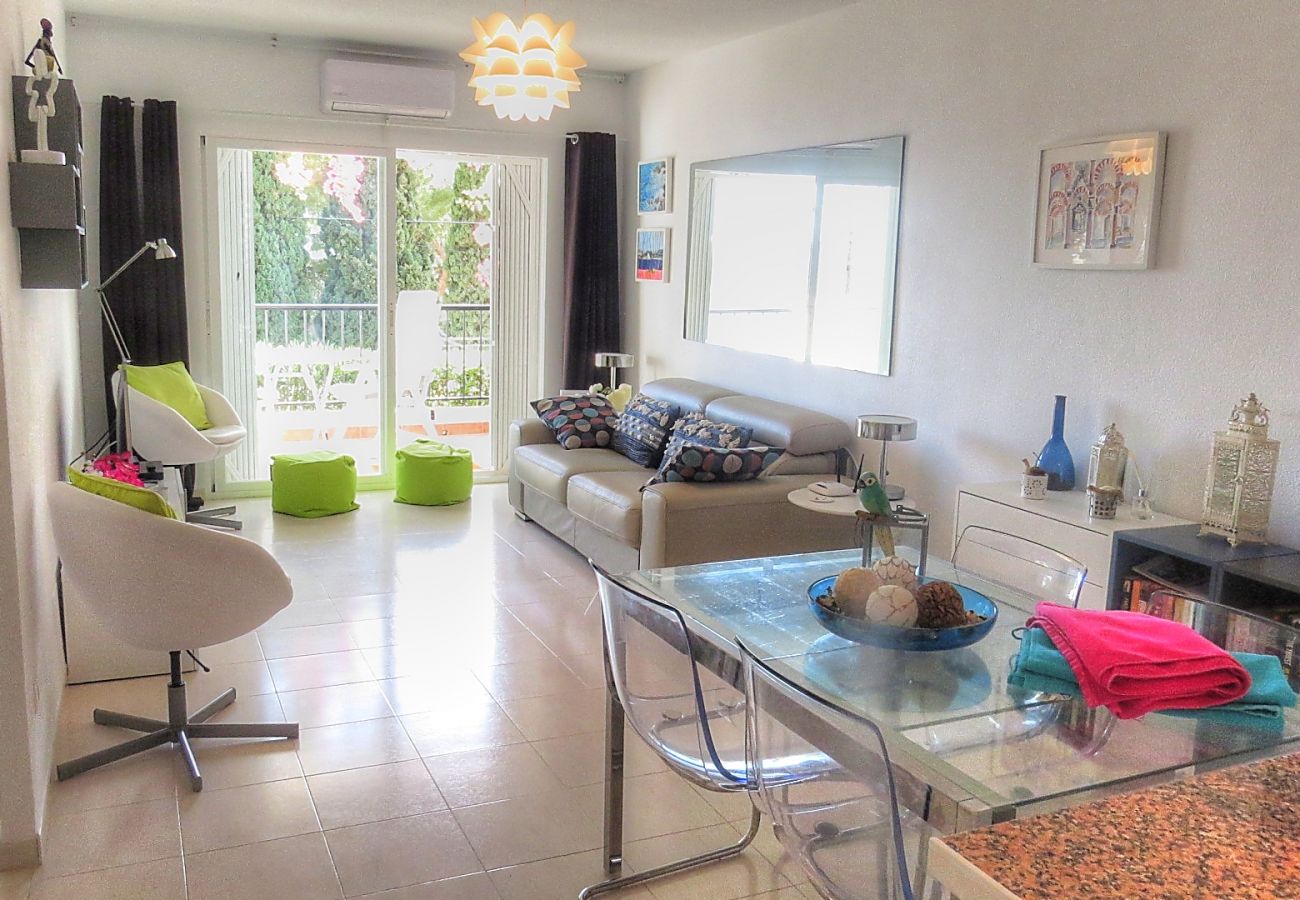 Apartment in La Herradura - 2 bed apartment with beautiful views and communal pool