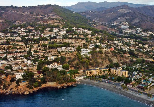 Apartment in La Herradura - 2 bed ap. next to beach with communal pool and lovely views Apartment in La Herradura - 2 bed ap. next to beach with communal pool and lovely views