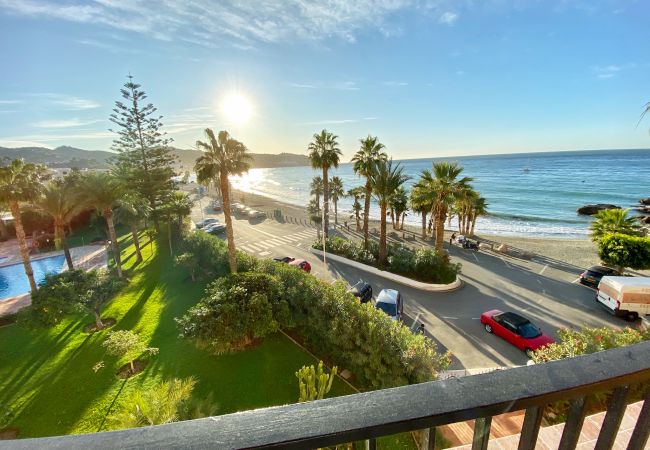 Apartment in La Herradura - 2 bed ap. next to beach with communal pool and lovely views Apartment in La Herradura - 2 bed ap. next to beach with communal pool and lovely views