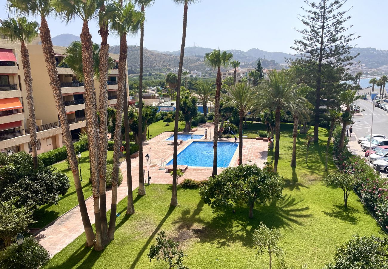 Apartment in La Herradura - 2 bed ap. next to beach with communal pool and lovely views