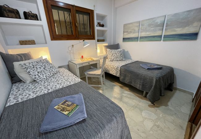 Apartment in La Herradura - 2 bedroom apartment next to the sea with great views and communal pool Apartment in La Herradura - 2 bedroom apartment next to the sea with great views and communal pool