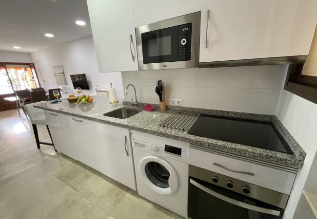 Apartment in La Herradura - 2 bedroom apartment next to the sea with great views and communal pool Apartment in La Herradura - 2 bedroom apartment next to the sea with great views and communal pool