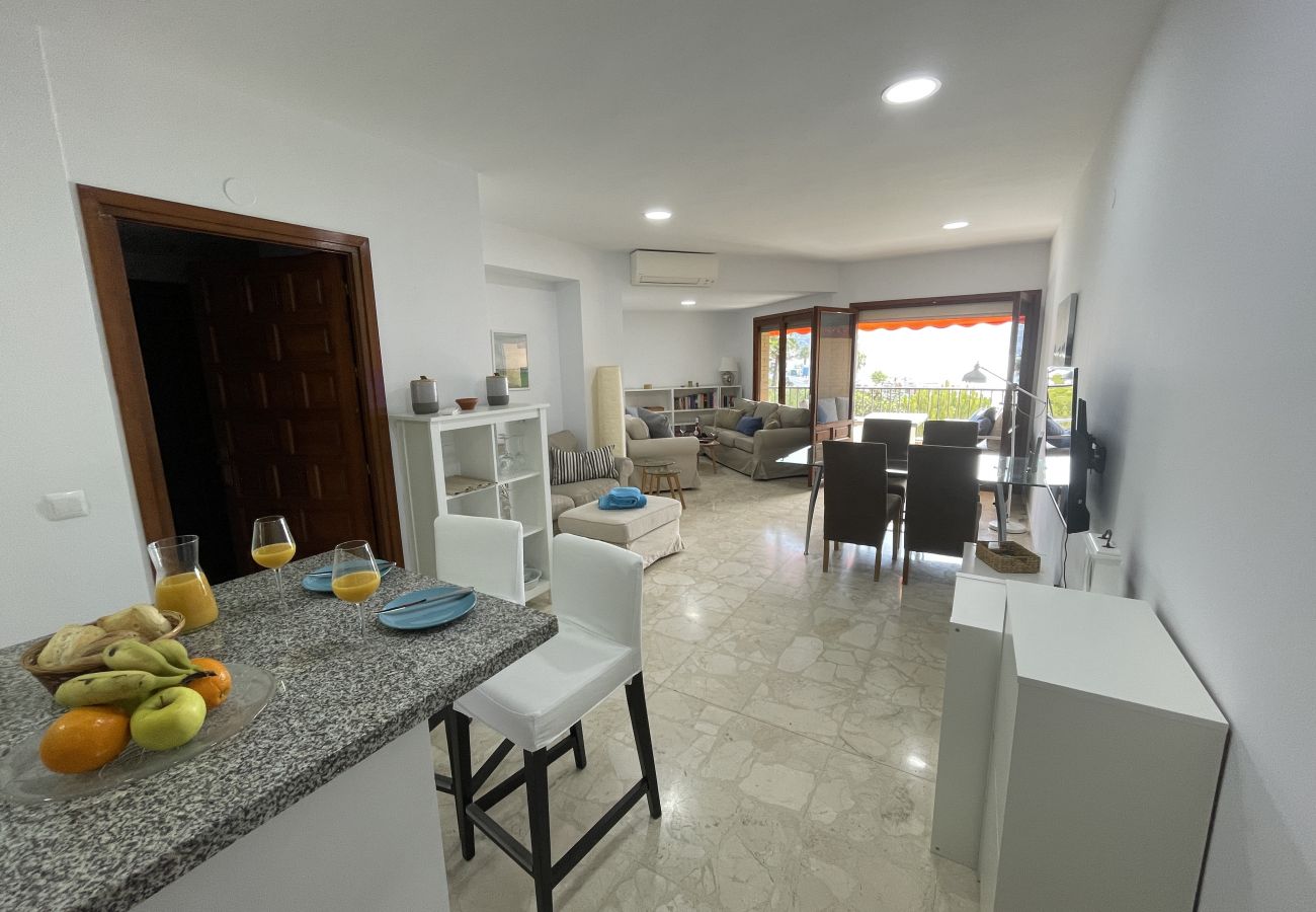 Apartment in La Herradura - 2 bedroom apartment next to the sea with great views and communal pool