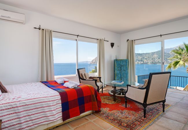 Villa in La Herradura - Fabulous 4 bedroom villa with private pool and amazing views of the bay Villa in La Herradura - Fabulous 4 bedroom villa with private pool and amazing views of the bay
