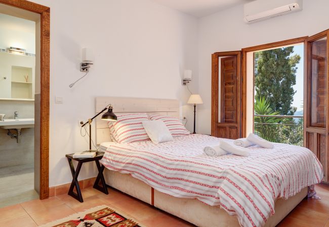 Villa in La Herradura - Fabulous 4 bedroom villa with private pool and amazing views of the bay Villa in La Herradura - Fabulous 4 bedroom villa with private pool and amazing views of the bay