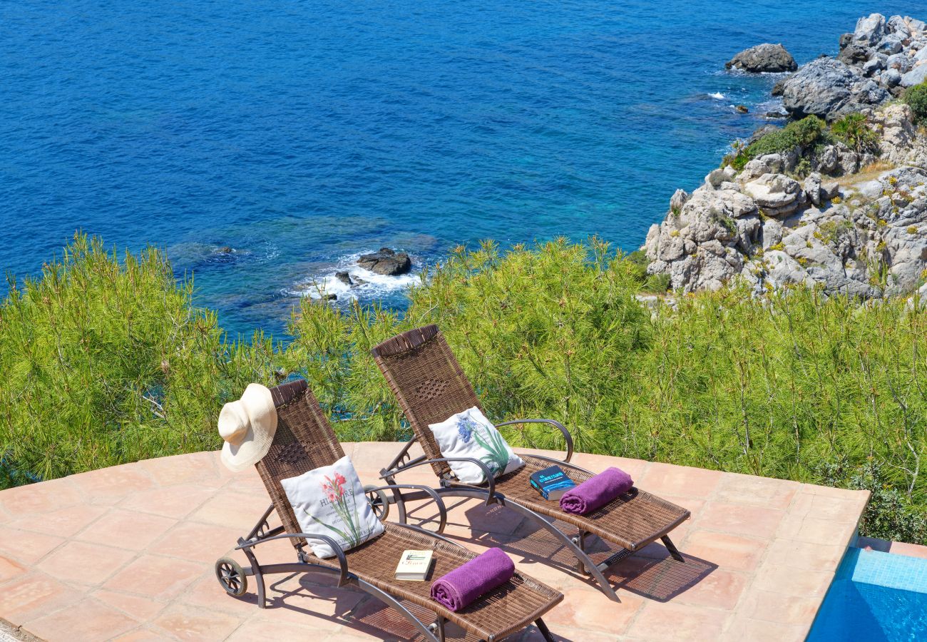 Villa in La Herradura - Fabulous 4 bedroom villa with private pool and amazing views of the bay