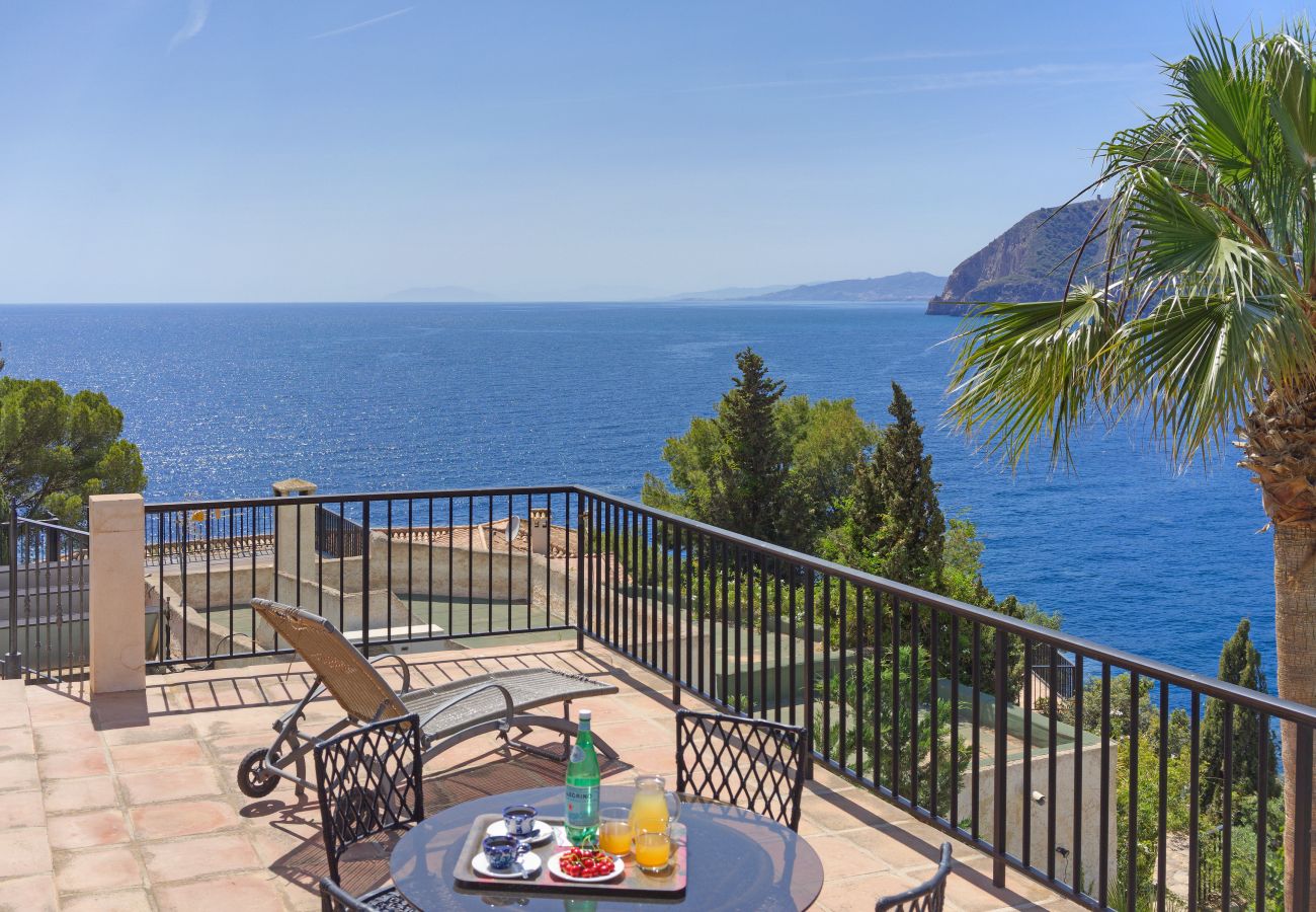 Villa in La Herradura - Fabulous 4 bedroom villa with private pool and amazing views of the bay