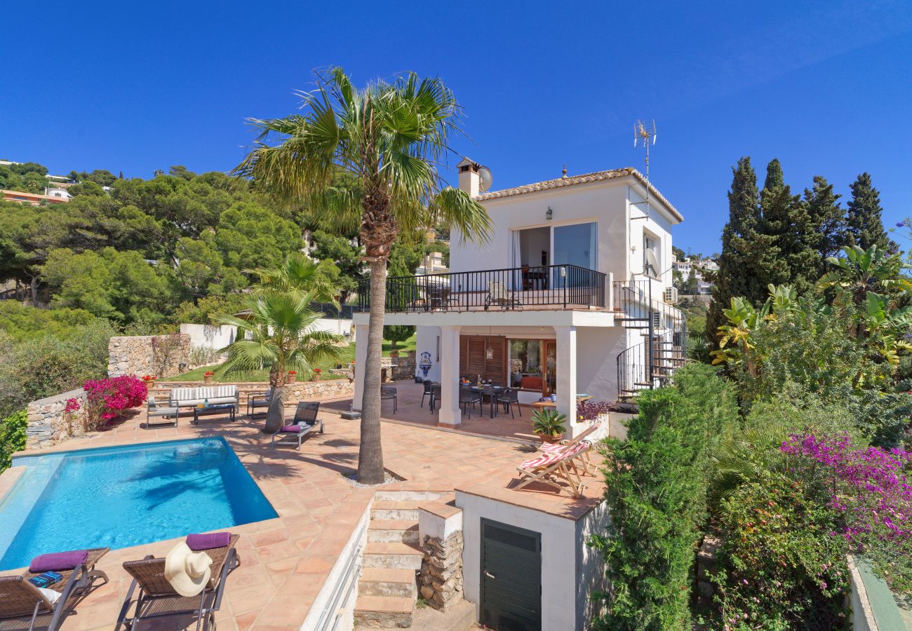 Villa in La Herradura - Fabulous 4 bedroom villa with private pool and amazing views of the bay