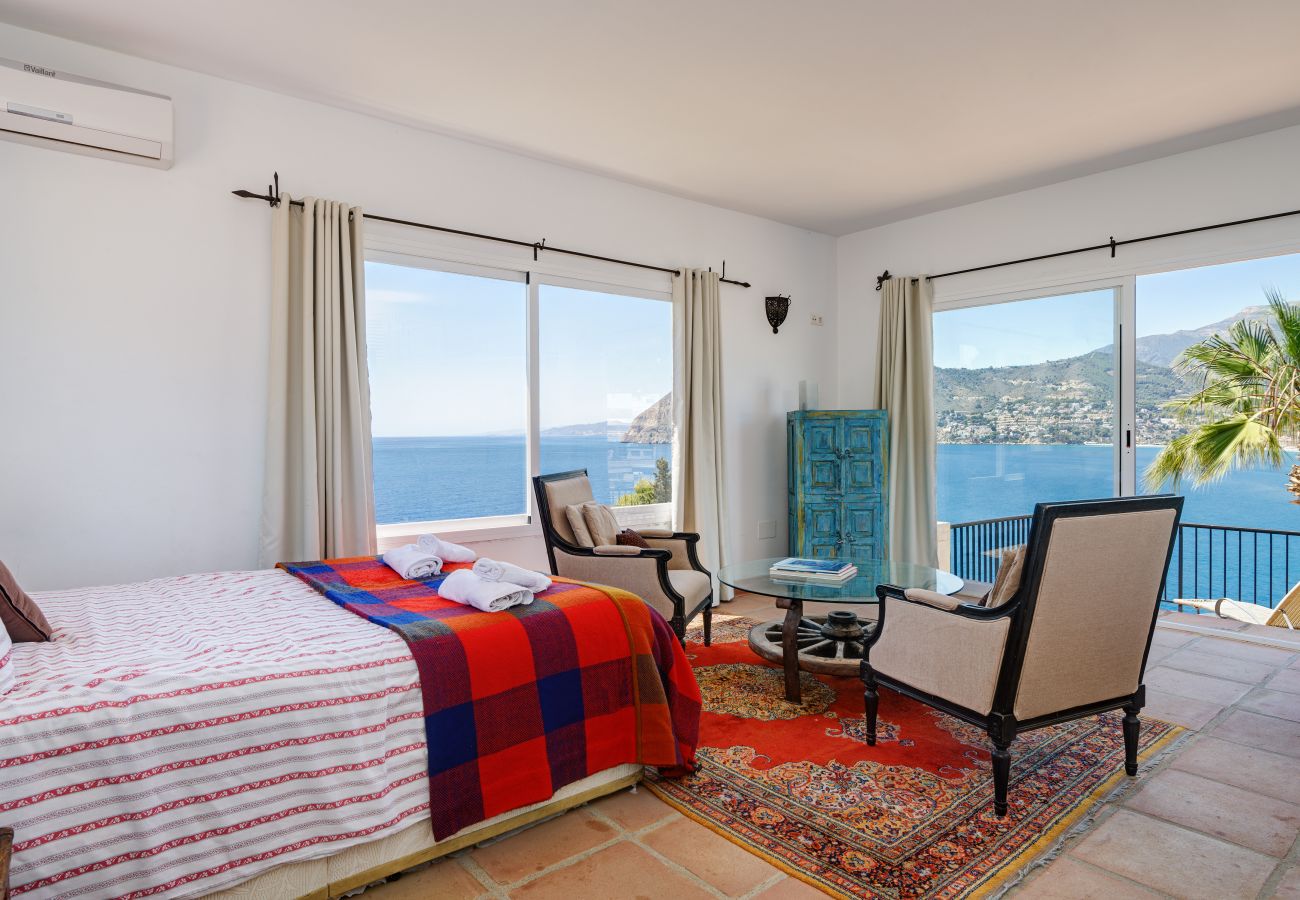 Villa in La Herradura - Fabulous 4 bedroom villa with private pool and amazing views of the bay