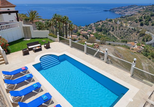 Villa/Dettached house in Almuñecar - Lovely 3 bedroom villa with private pool and lovely views