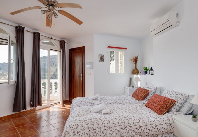 Villa in Almuñecar - Lovely 3 bedroom villa with private pool and lovely views Villa in Almuñecar - Lovely 3 bedroom villa with private pool and lovely views