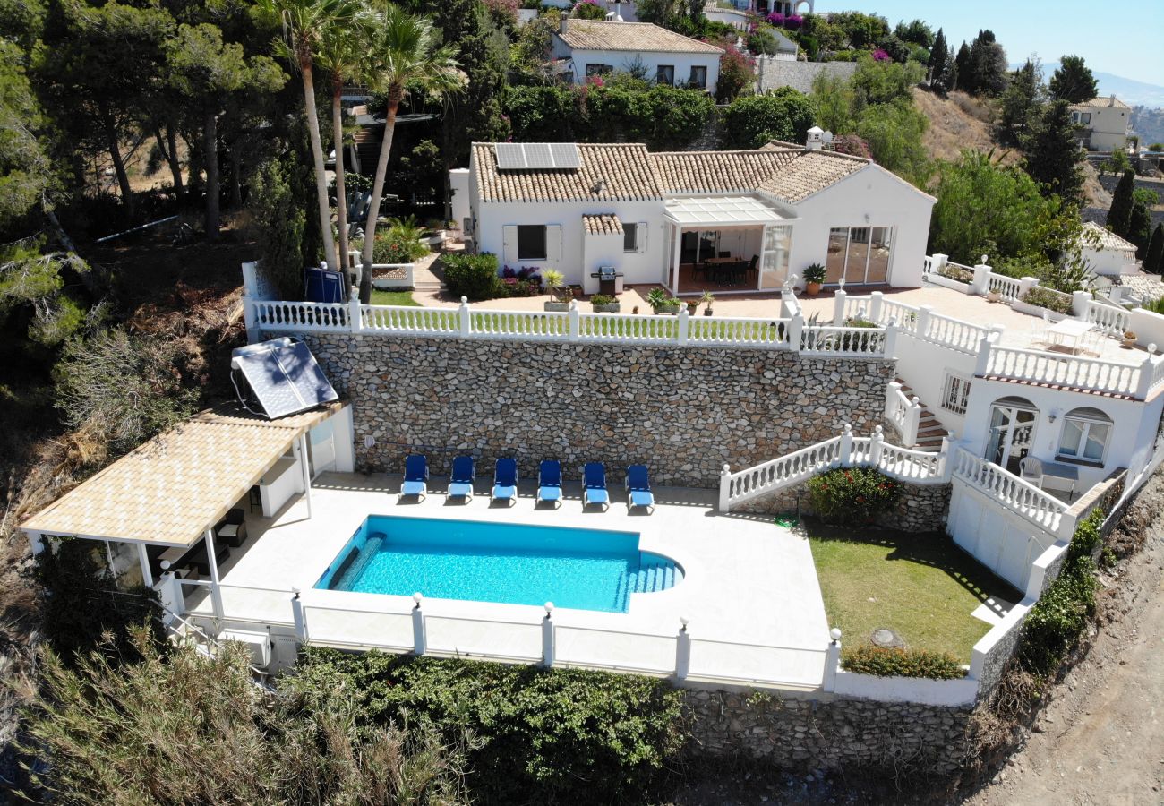 Villa in Almuñecar - Lovely 3 bedroom villa with private pool and lovely views