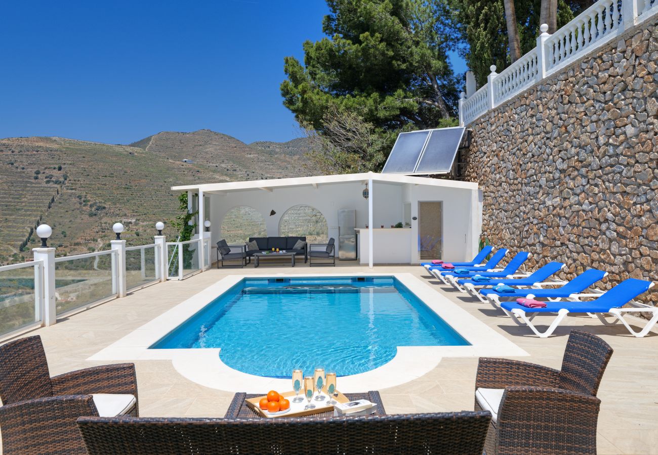Villa in Almuñecar - Lovely 3 bedroom villa with private pool and lovely views