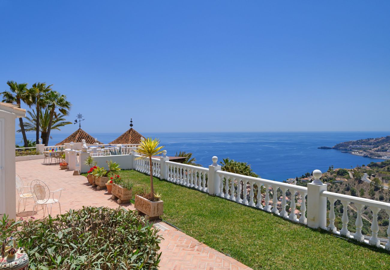 Villa in Almuñecar - Lovely 3 bedroom villa with private pool and lovely views