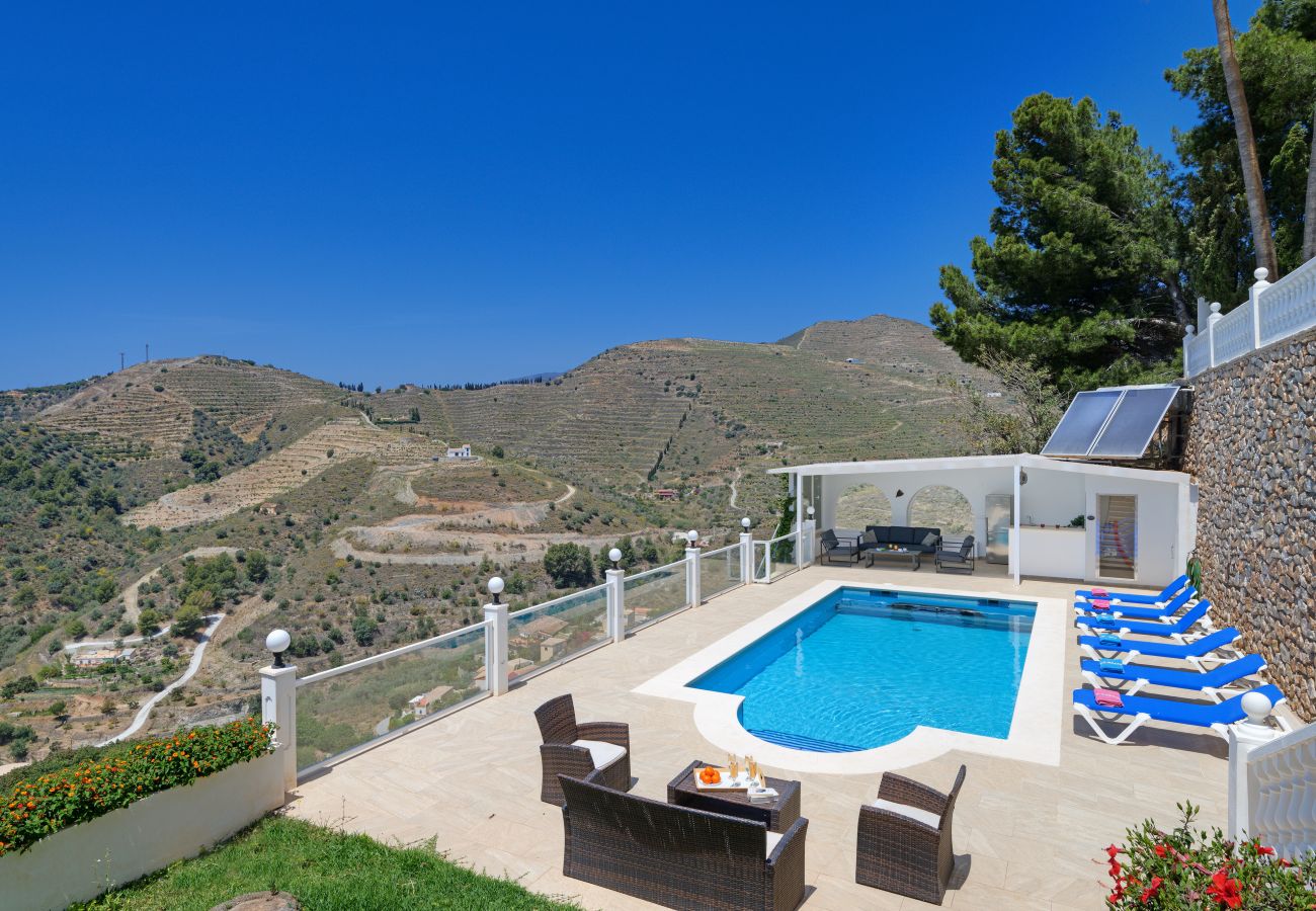 Villa in Almuñecar - Lovely 3 bedroom villa with private pool and lovely views