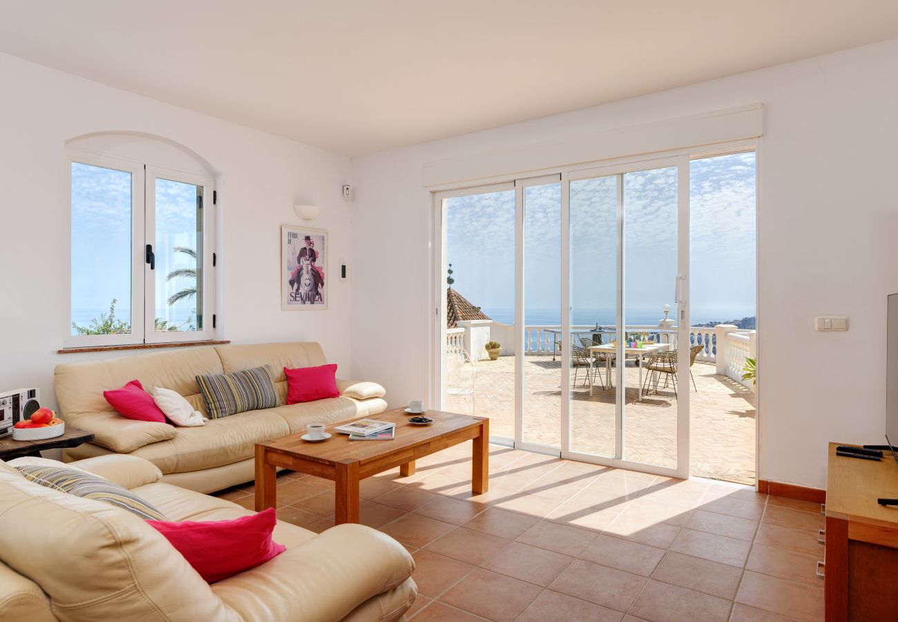 Villa in Almuñecar - Lovely 3 bedroom villa with private pool and lovely views