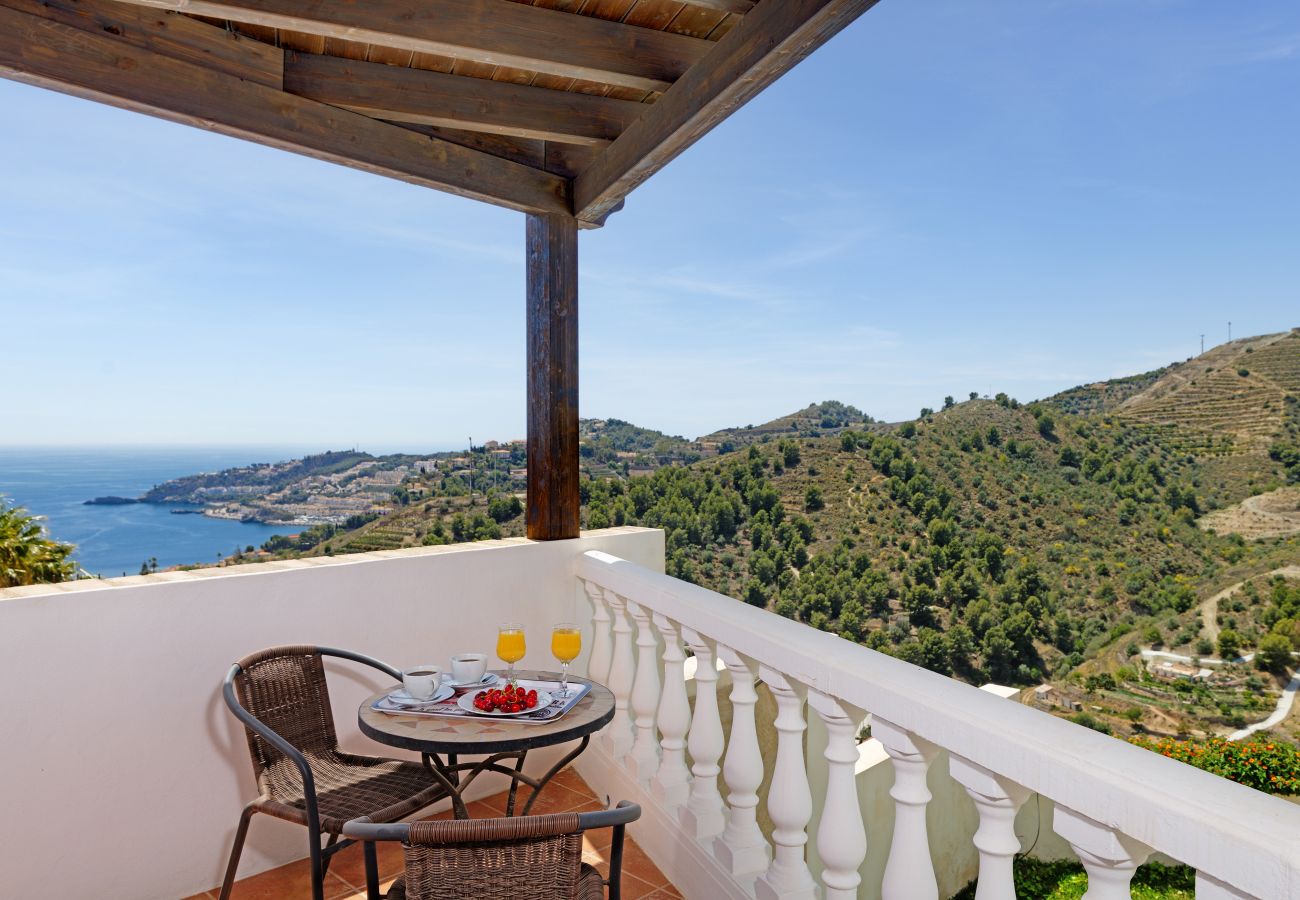 Villa in Almuñecar - Lovely 3 bedroom villa with private pool and lovely views