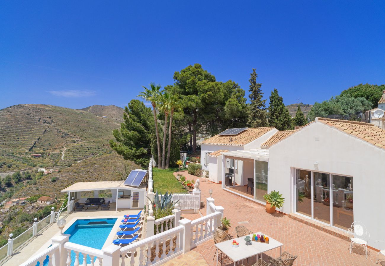 Villa in Almuñecar - Lovely 3 bedroom villa with private pool and lovely views