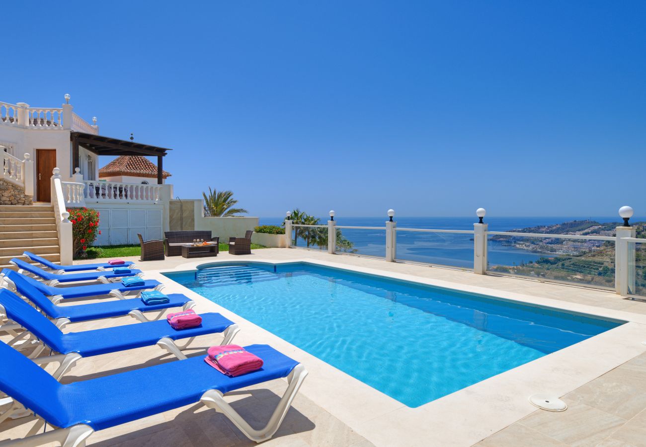 Villa in Almuñecar - Lovely 3 bedroom villa with private pool and lovely views