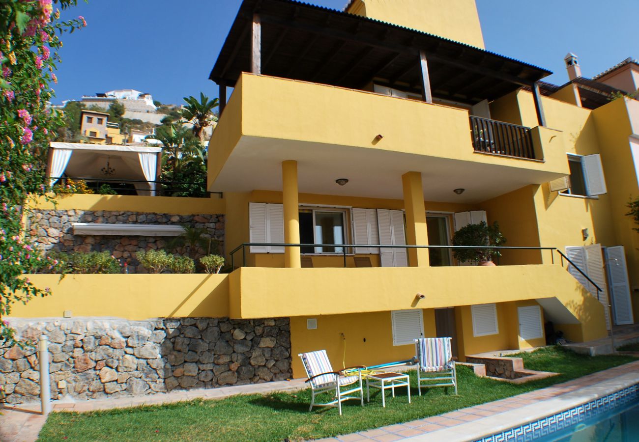 Villa in La Herradura - Lovely 3 bedroom house with stunning views and private pool