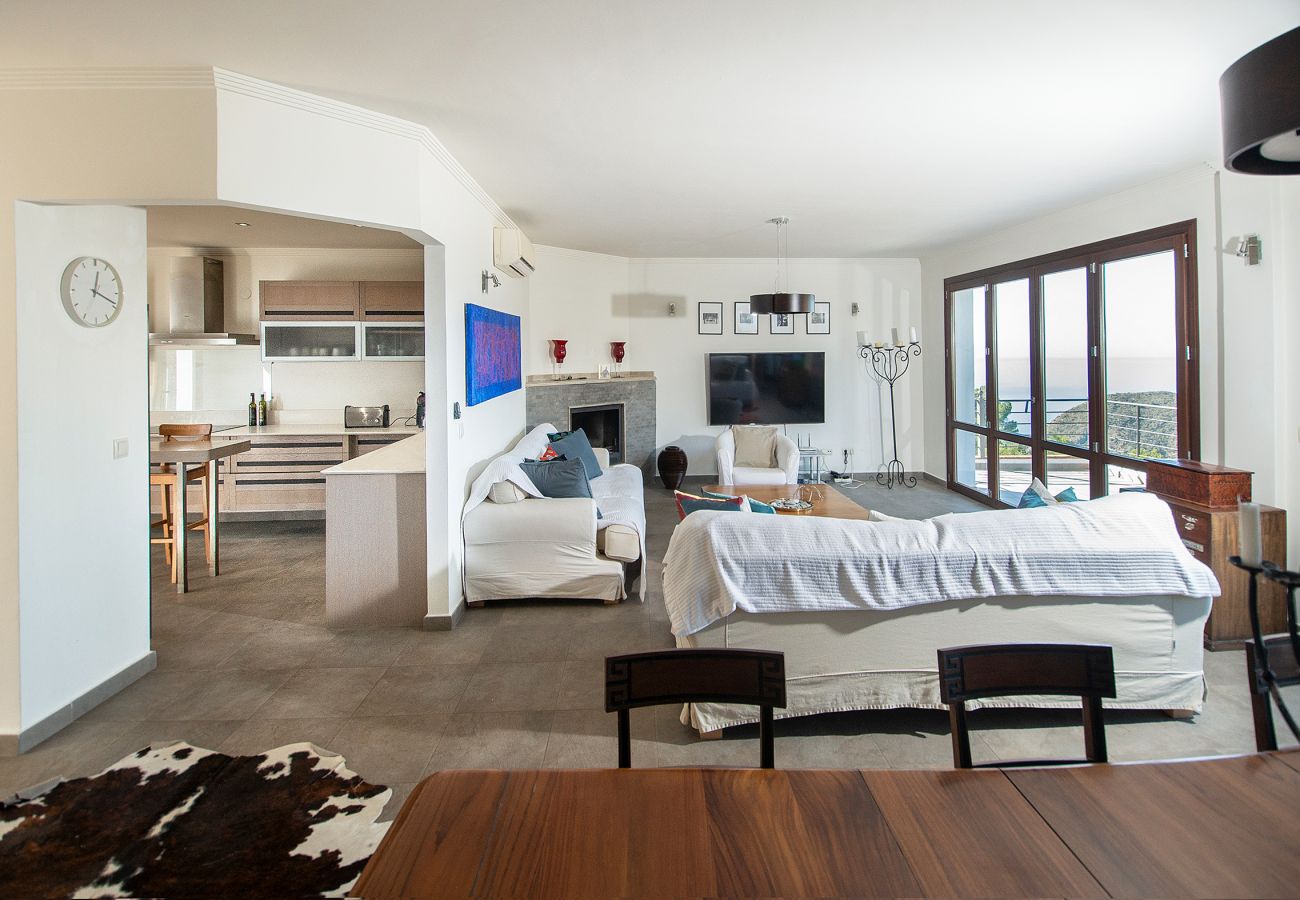 Villa in La Herradura - Breathtaking 5 bedroom, 5 bathroom villa with stunning views and infinity swimming pool.
