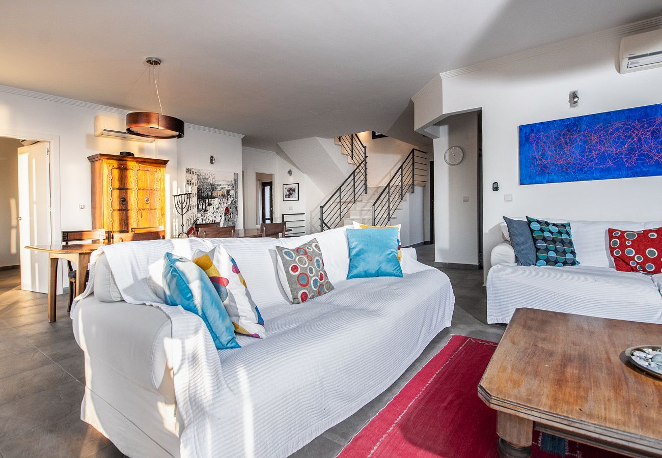 Villa in La Herradura - Breathtaking 5 bedroom, 5 bathroom villa with stunning views and infinity swimming pool.
