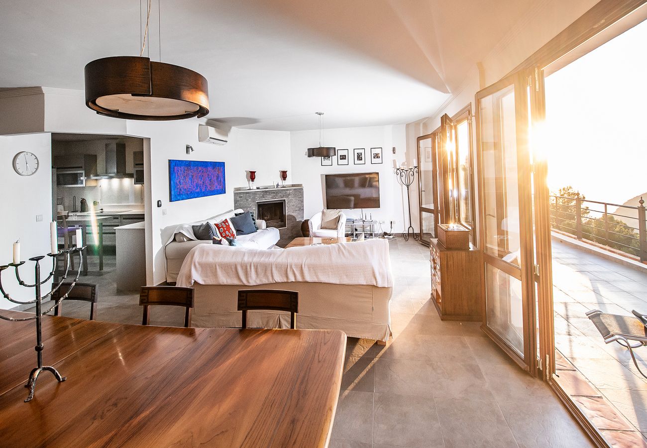 Villa in La Herradura - Breathtaking 5 bedroom, 5 bathroom villa with stunning views and infinity swimming pool.