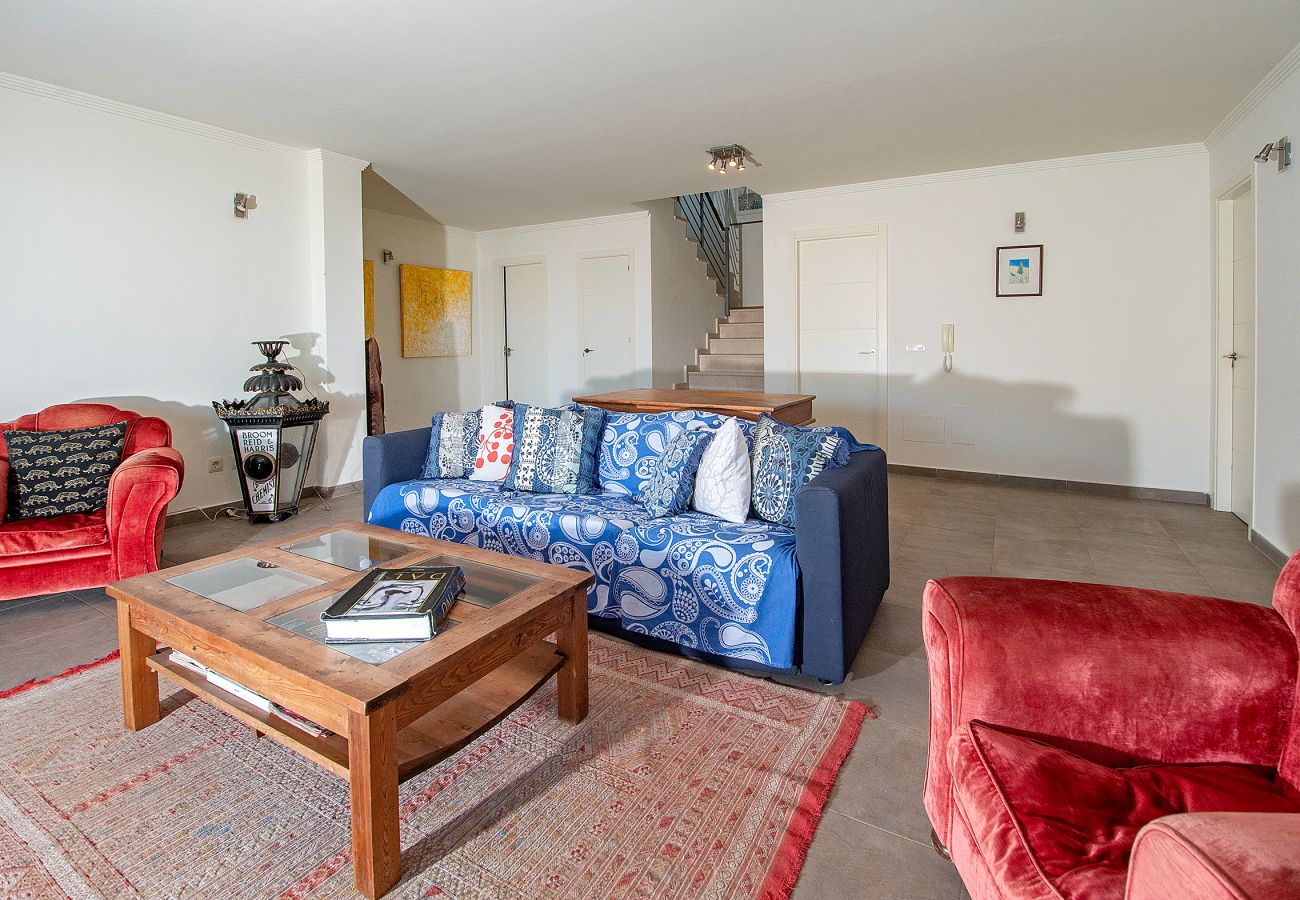 Villa in La Herradura - Breathtaking 5 bedroom, 5 bathroom villa with stunning views and infinity swimming pool.