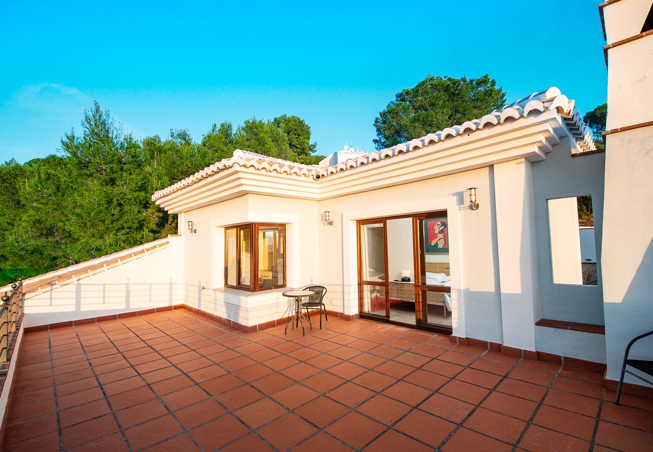 Villa in La Herradura - Breathtaking 5 bedroom, 5 bathroom villa with stunning views and infinity swimming pool.