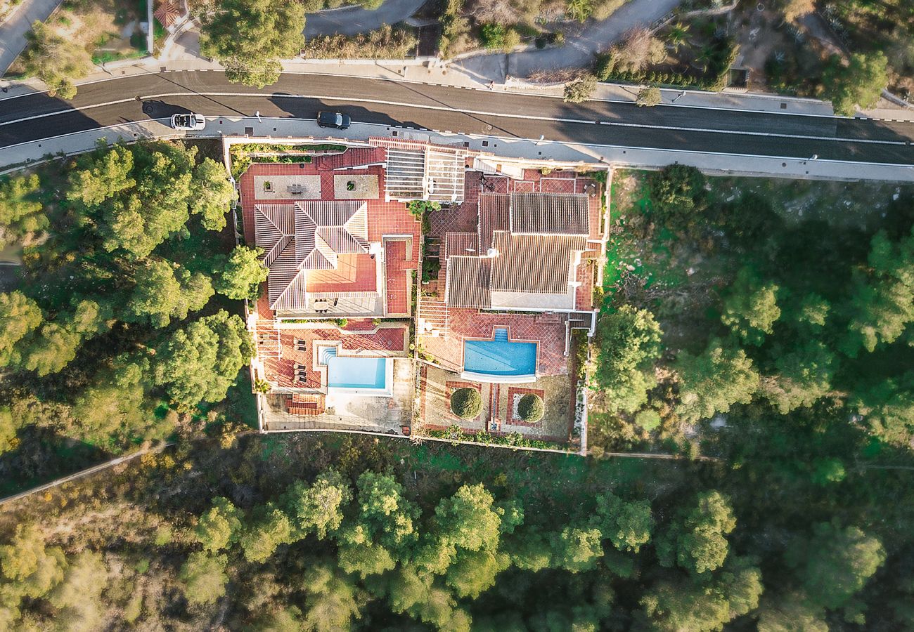 Villa in La Herradura - Breathtaking 5 bedroom, 5 bathroom villa with stunning views and infinity swimming pool.