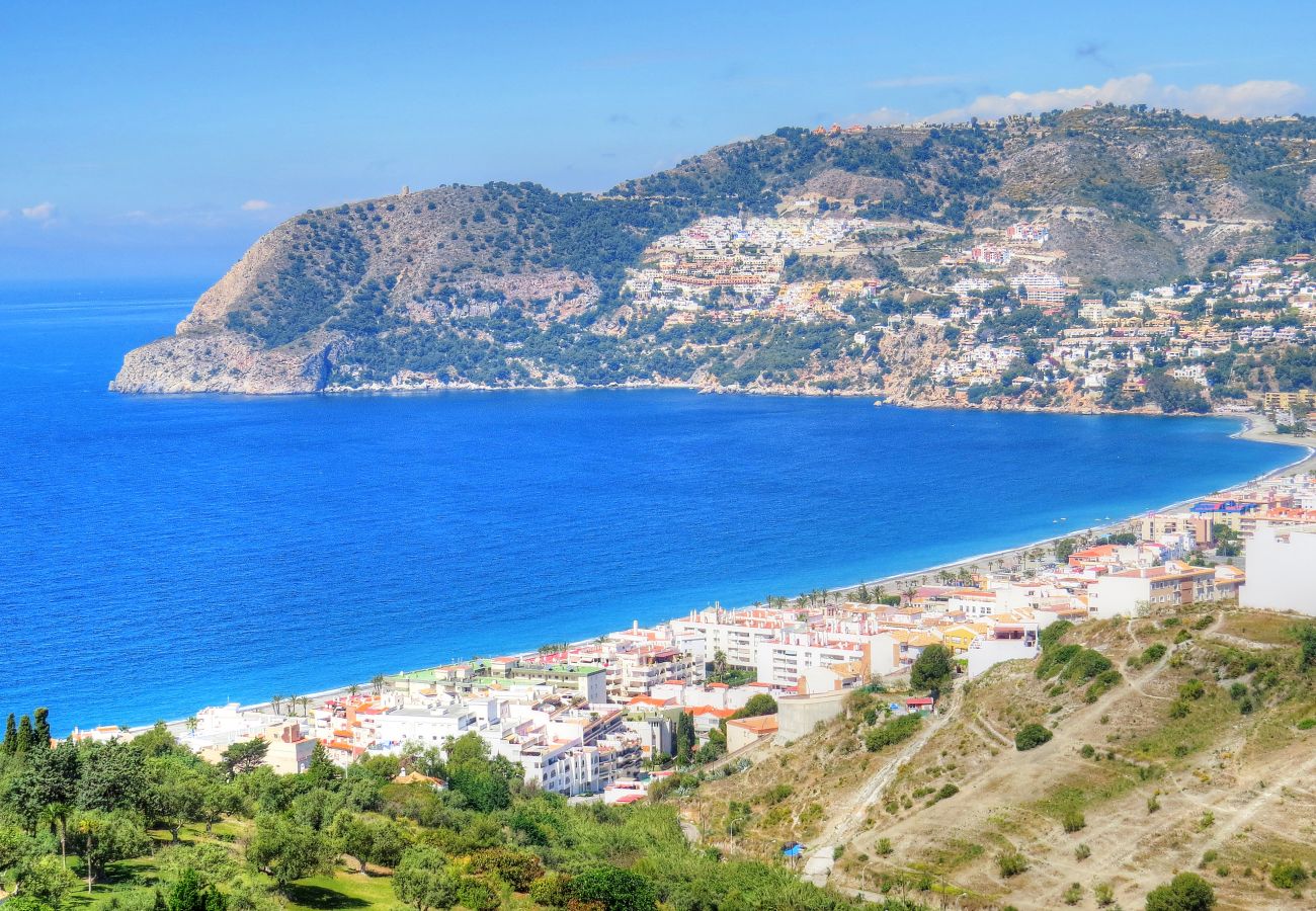 Villa in La Herradura - Breathtaking 5 bedroom, 5 bathroom villa with stunning views and infinity swimming pool.