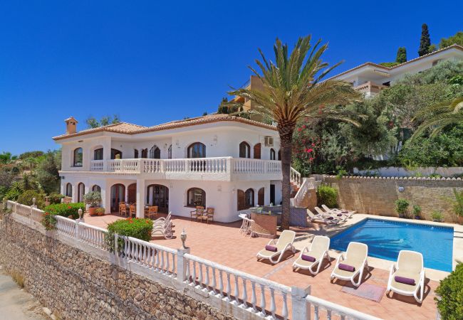 Villa in La Herradura - Lovely 6 bedroom traditional Spanish House with stunning views and private heated pool