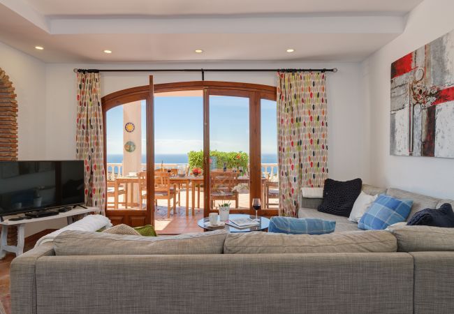 Villa in La Herradura - Lovely 6 bedroom traditional Spanish House with stunning views and private heated pool Villa in La Herradura - Lovely 6 bedroom traditional Spanish House with stunning views and private heated pool