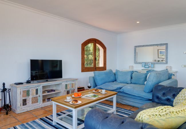 Villa in La Herradura - Lovely 6 bedroom traditional Spanish House with stunning views and private heated pool Villa in La Herradura - Lovely 6 bedroom traditional Spanish House with stunning views and private heated pool