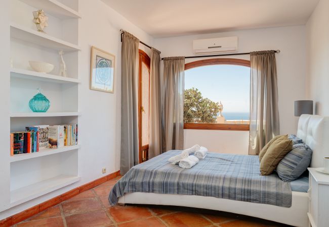 Villa in La Herradura - Lovely 6 bedroom traditional Spanish House with stunning views and private heated pool Villa in La Herradura - Lovely 6 bedroom traditional Spanish House with stunning views and private heated pool