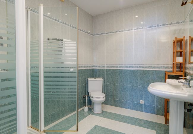 Villa in La Herradura - Lovely 6 bedroom traditional Spanish House with stunning views and private heated pool Villa in La Herradura - Lovely 6 bedroom traditional Spanish House with stunning views and private heated pool