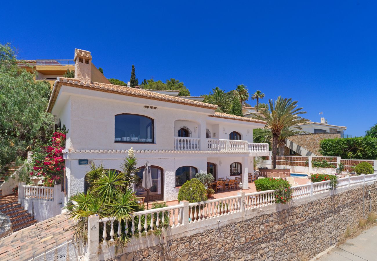 Villa in La Herradura - Lovely 6 bedroom traditional Spanish House with stunning views and private heated pool