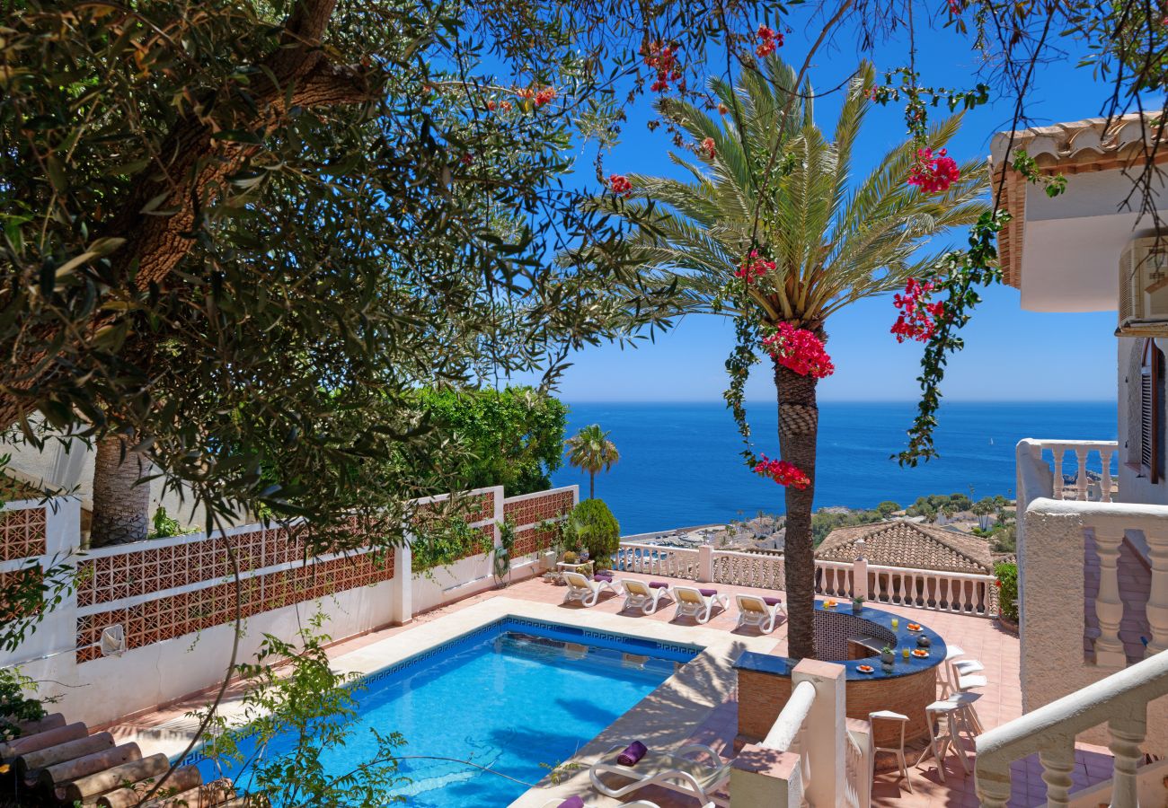 Villa in La Herradura - Lovely 6 bedroom traditional Spanish House with stunning views and private heated pool