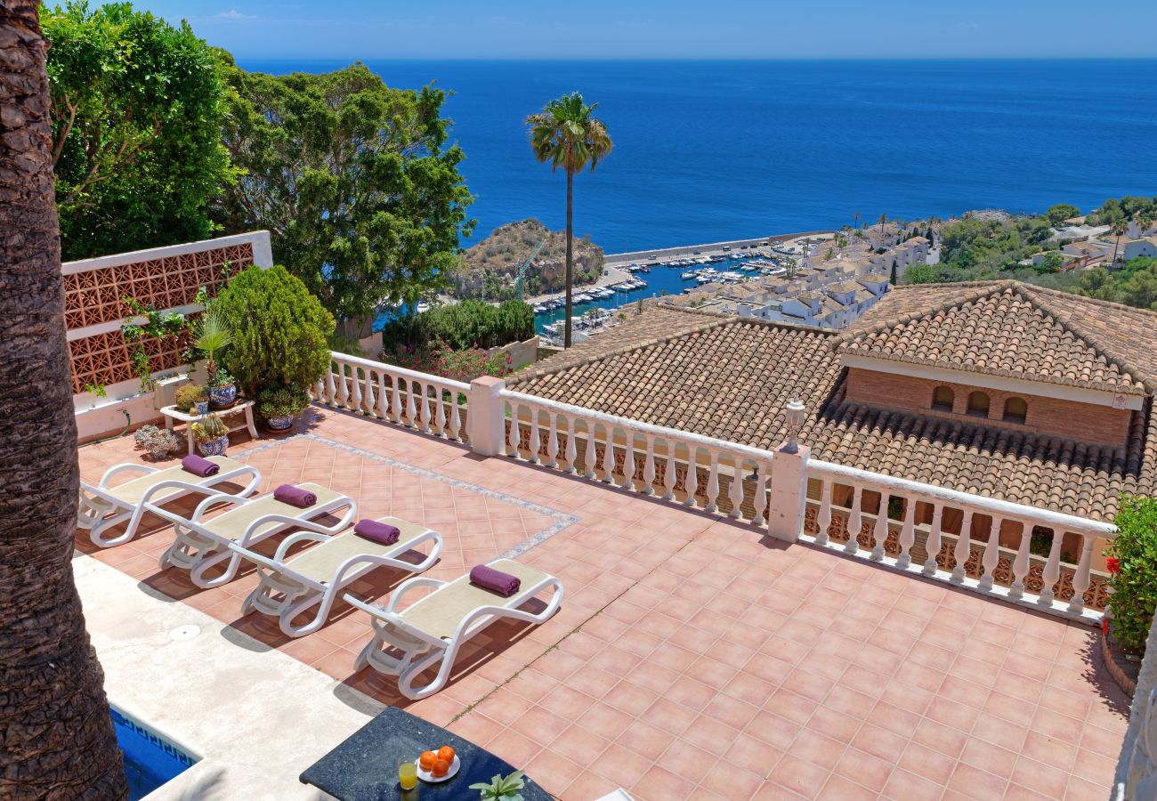 Villa in La Herradura - Lovely 6 bedroom traditional Spanish House with stunning views and private heated pool