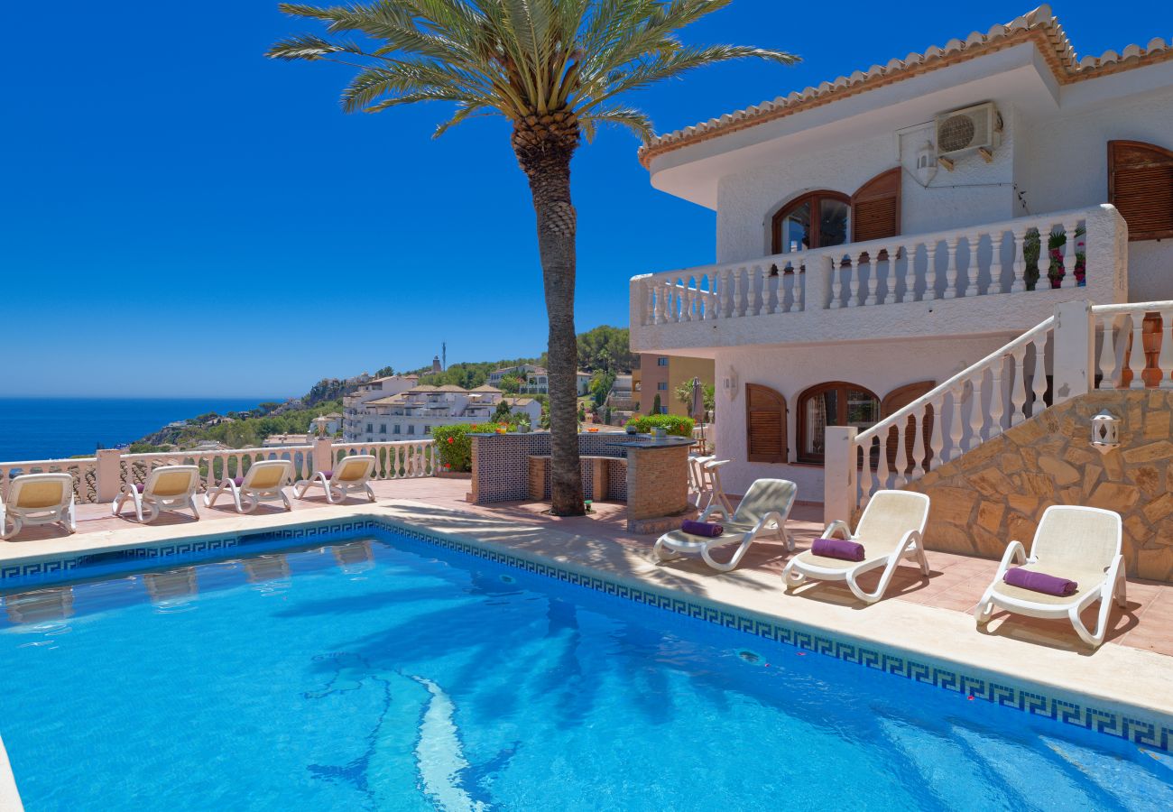 Villa in La Herradura - Lovely 6 bedroom traditional Spanish House with stunning views and private heated pool