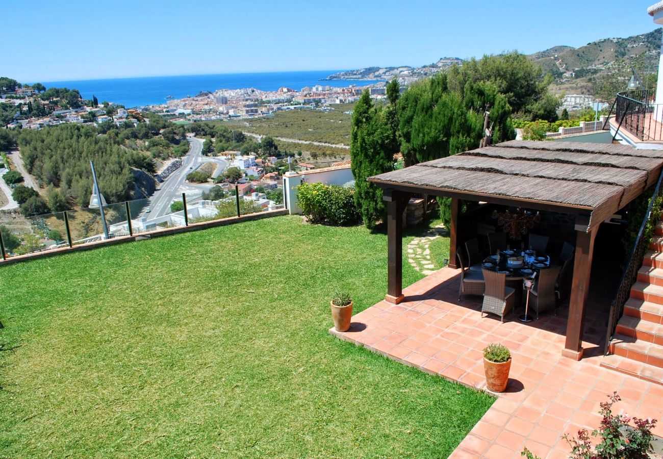 Villa in Almuñecar - Luxury 7 bedroom, 5 bathroom villa with stunning view and private pool and gardens