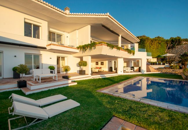 Villa in La Herradura - Amazing luxury 7 bed villa on cliff over sea with private pool, sauna and jacuzzi Villa in La Herradura - Amazing luxury 7 bed villa on cliff over sea with private pool, sauna and jacuzzi