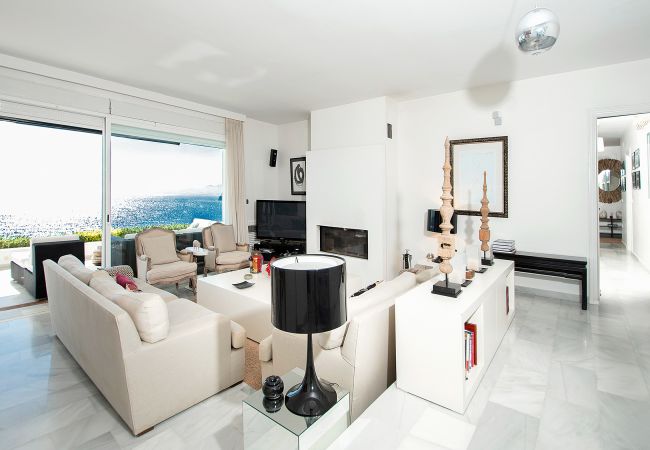 Villa in La Herradura - Amazing luxury 7 bed villa on cliff over sea with private pool, sauna and jacuzzi Villa in La Herradura - Amazing luxury 7 bed villa on cliff over sea with private pool, sauna and jacuzzi