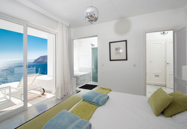 Villa in La Herradura - Amazing luxury 7 bed villa on cliff over sea with private pool, sauna and jacuzzi Villa in La Herradura - Amazing luxury 7 bed villa on cliff over sea with private pool, sauna and jacuzzi