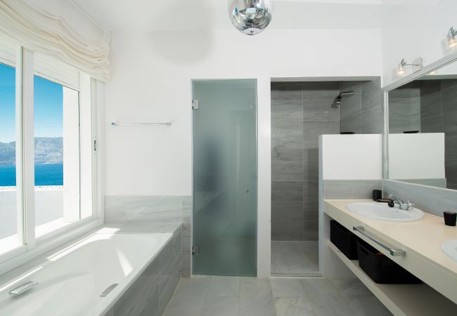 Villa in La Herradura - Amazing luxury 7 bed villa on cliff over sea with private pool, sauna and jacuzzi Villa in La Herradura - Amazing luxury 7 bed villa on cliff over sea with private pool, sauna and jacuzzi