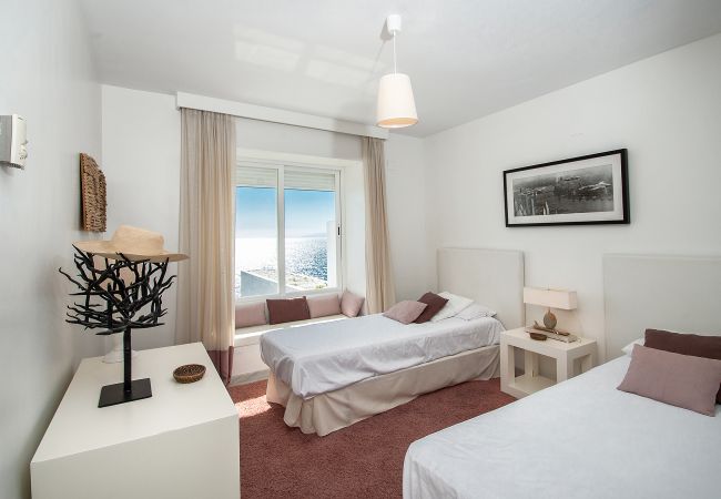 Villa in La Herradura - Amazing luxury 7 bed villa on cliff over sea with private pool, sauna and jacuzzi Villa in La Herradura - Amazing luxury 7 bed villa on cliff over sea with private pool, sauna and jacuzzi
