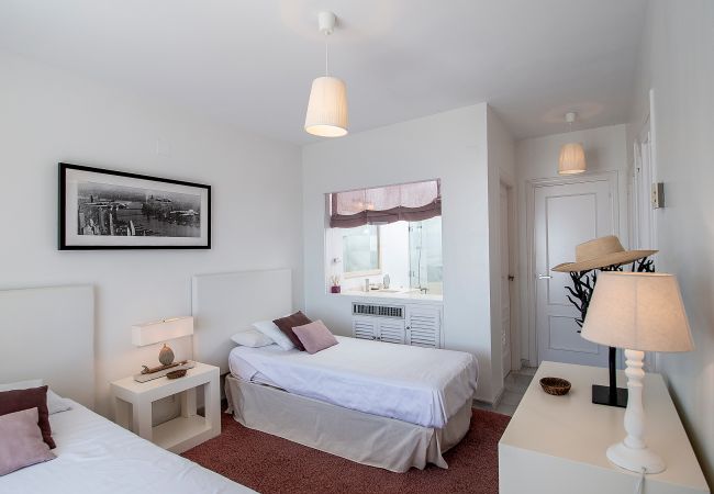 Villa in La Herradura - Amazing luxury 7 bed villa on cliff over sea with private pool, sauna and jacuzzi Villa in La Herradura - Amazing luxury 7 bed villa on cliff over sea with private pool, sauna and jacuzzi