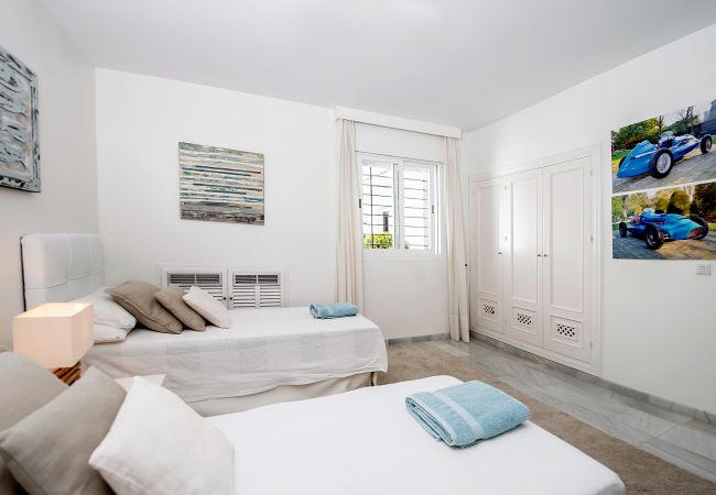 Villa in La Herradura - Amazing luxury 7 bed villa on cliff over sea with private pool, sauna and jacuzzi Villa in La Herradura - Amazing luxury 7 bed villa on cliff over sea with private pool, sauna and jacuzzi